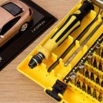 Un tournevis de précision, un des outils de bricolage