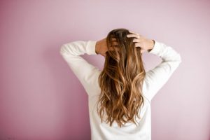 Les moyens de stopper la chute des cheveux