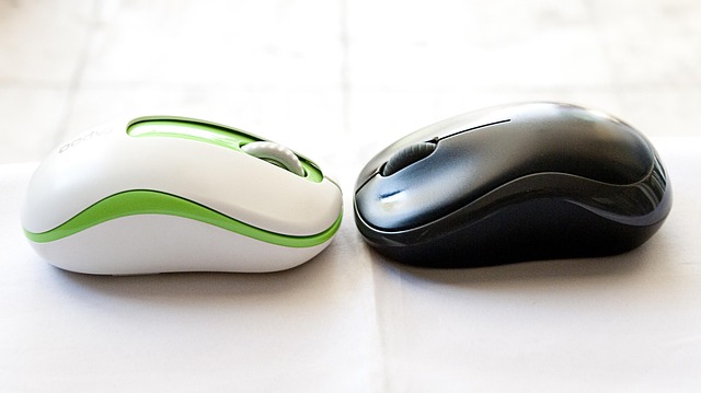 Comment bien utiliser une souris ergonomique pour éviter les tensions musculaires