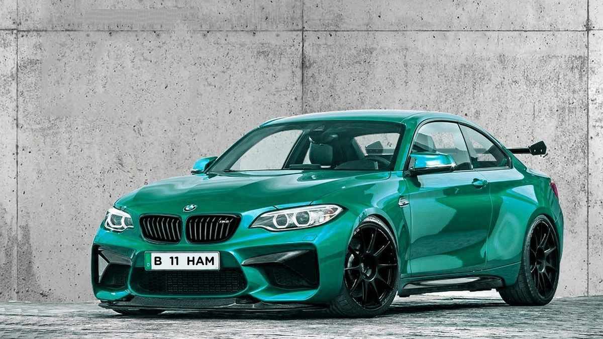 Voiture verte de sport, roues noires, plaque blanche, arrière, contre un mur gris