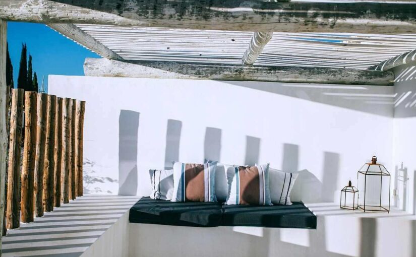 Mobil-home avec terrasse : pourquoi l'ombre compte plus que la clim en juillet
